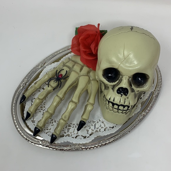 Halloween PROP Skull 💀 & creepy hand on platter - Picture 2 of 14